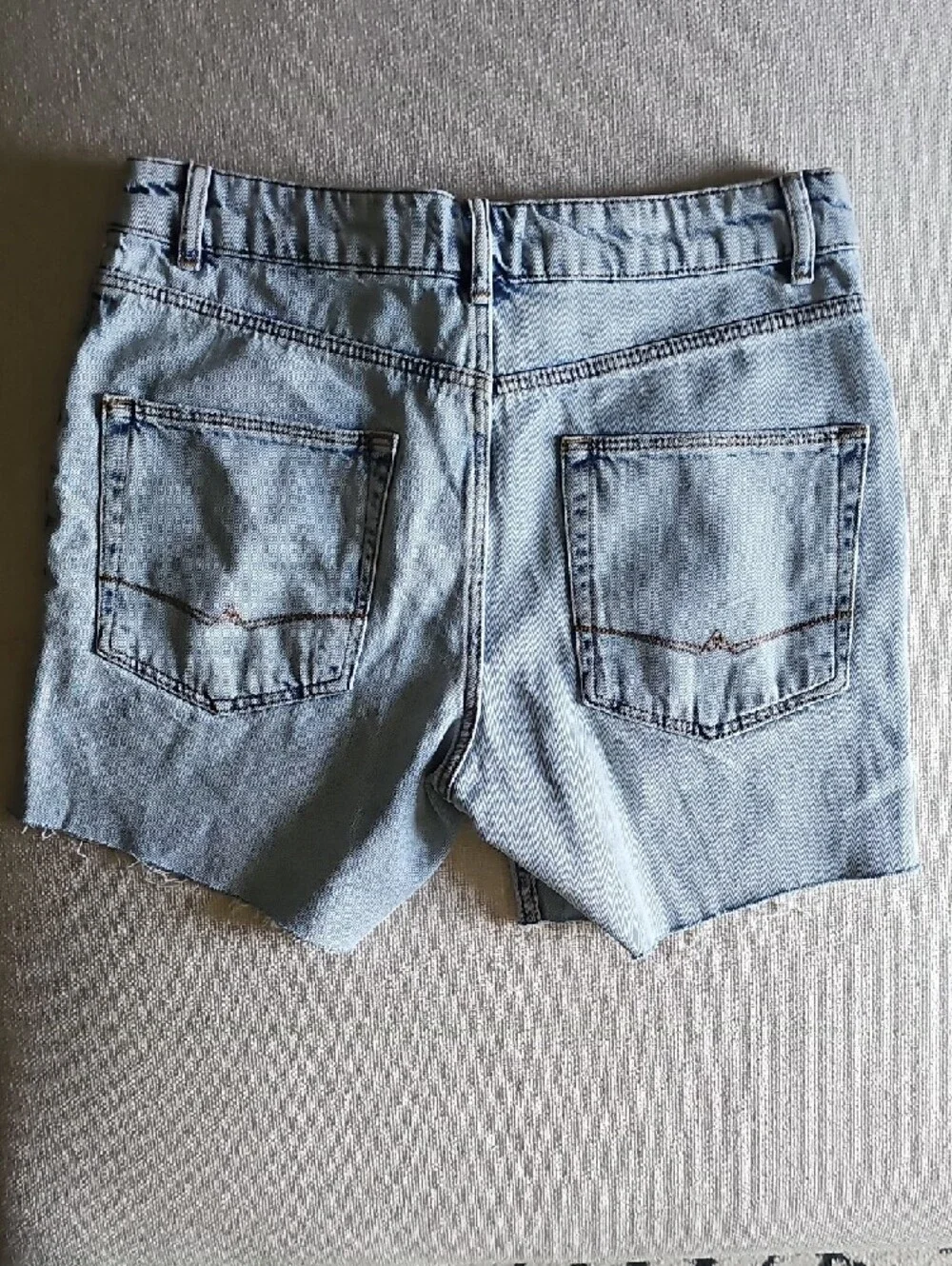 ASOS Light Blue Distressed Denim Men's Shorts - Picture 3 of 3